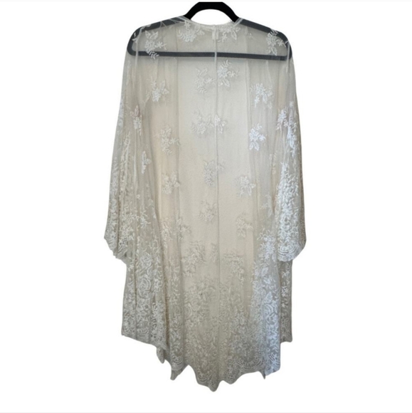 Francesca’s Miami Lace Bell Sleeve Cascading boho cover duster Medium - Picture 2 of 5